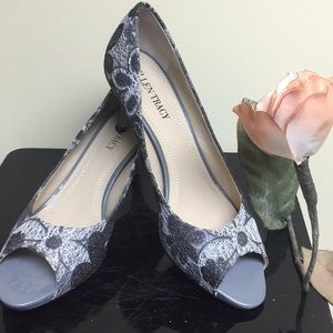 Ellen Tracy Grey floral pip-toe heels spring summe